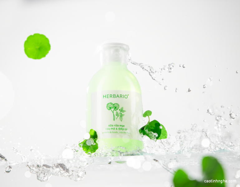 Sữa rửa mặt rau má diếp cá Herbario có dạng chai trụ tròn với dung tích 200ml Sữa rửa mặt rau má diếp cá Herbario có dạng chai trụ tròn với dung tích 200ml